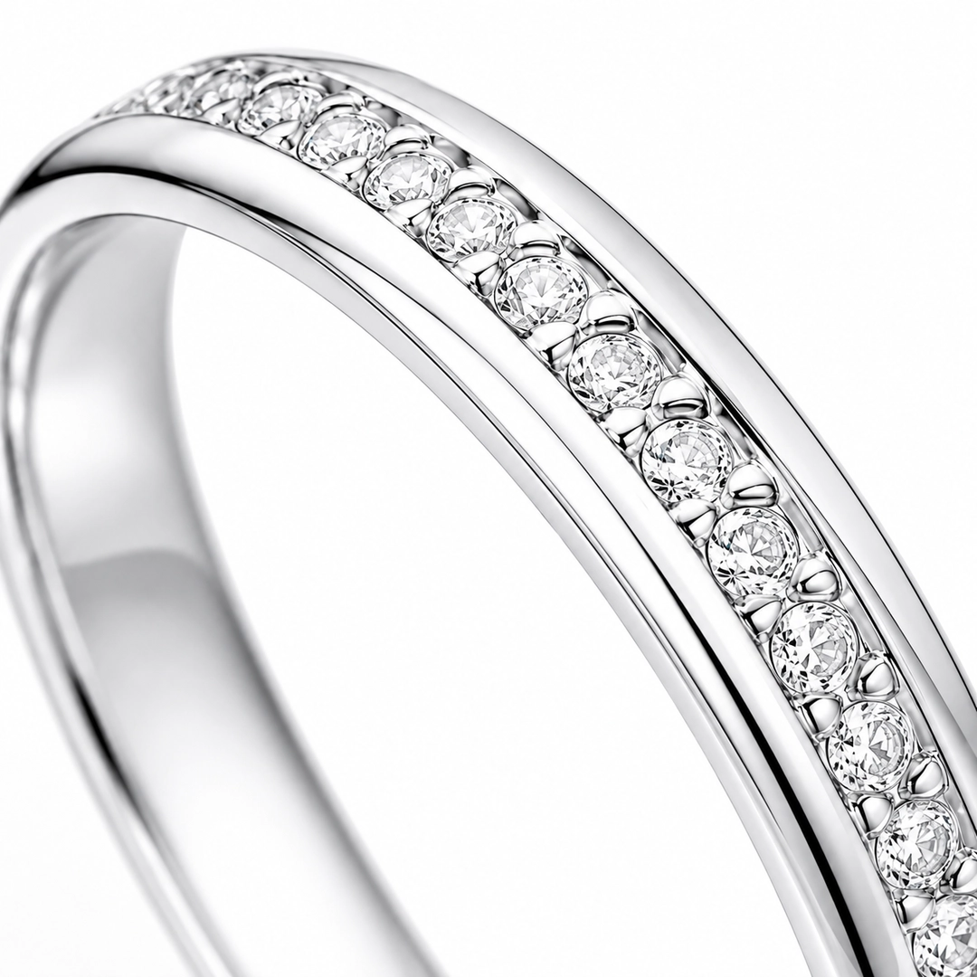 Aliança de Namoro Espelhada com Zircônias Cristal Cravejadas