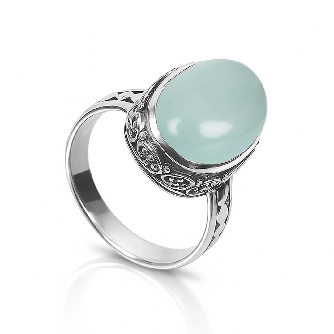 Anel Calcedônia Natural Oval com Aro Trabalhado