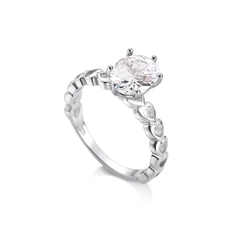 Anel Solitário com Zircônia Cristal Oval e Aro de Corações