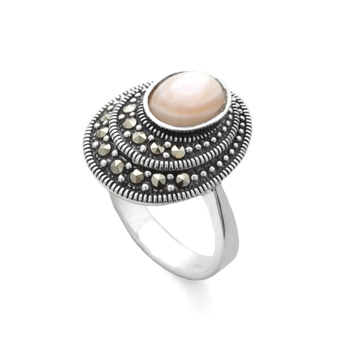 Anel com Madrepérola Rosa Oval e Marcassitas