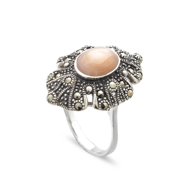 Anel com Madrepérola Rosa Oval E Marcassitas Em Volta