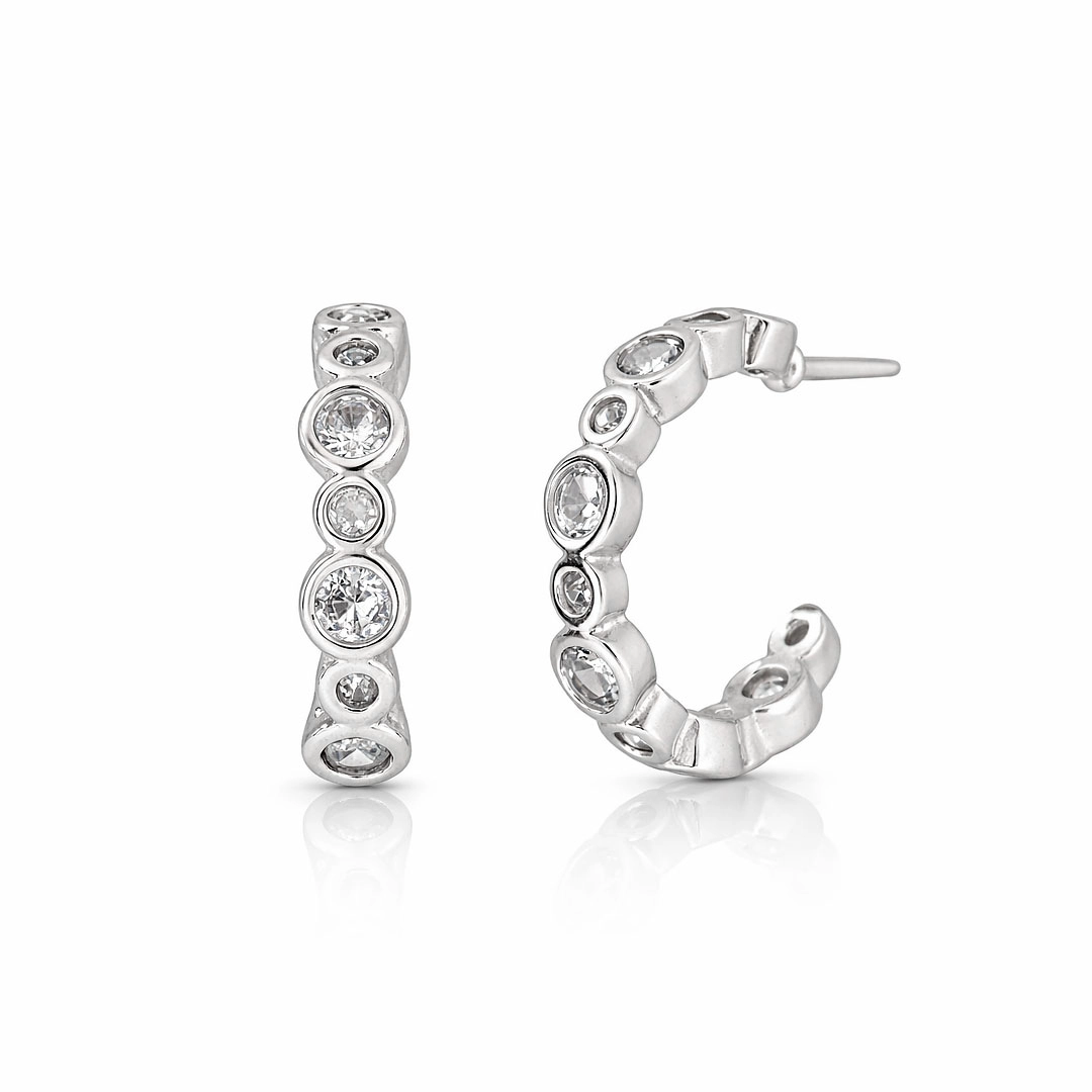 Brinco Argola Trabalhada com Zircônias Cristal
