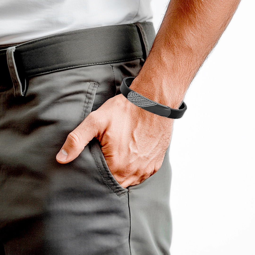 Bracelete de Aço Couro Preto com Placa Carbonada E Resina Branca Trabalhada