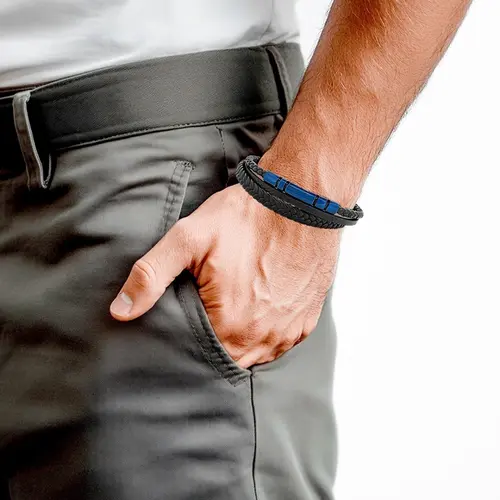Bracelete de Aço Triplo com Couro Preto e  Placa Carbonada Azul