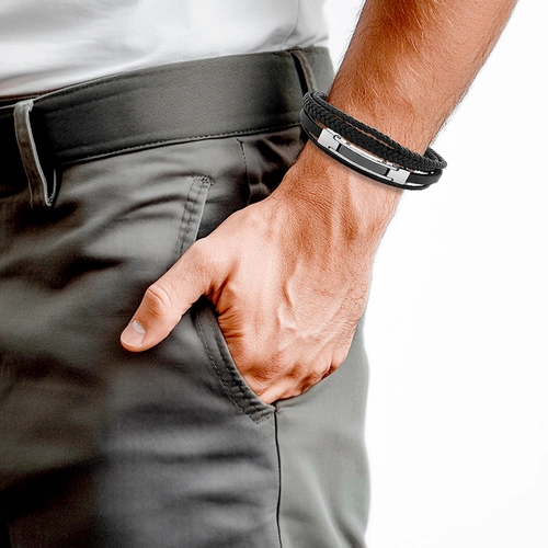 Bracelete de Aço com Quatro Fios em Couro Preto e Placa