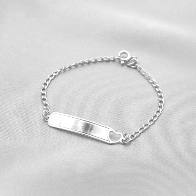 Pulseira De Prata Infantil Com Placa Lisa E Coração Vazado
