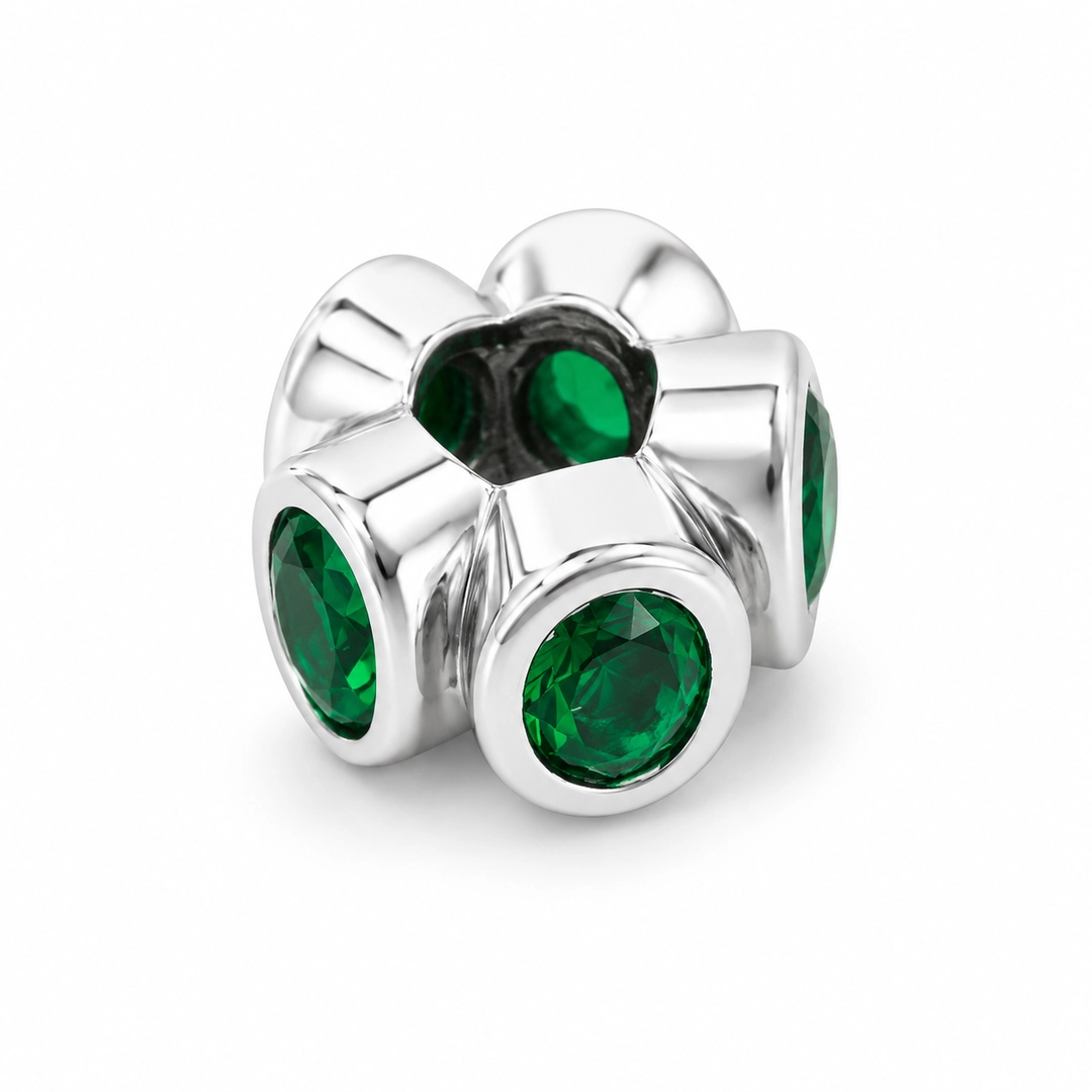 Berloque com Zircônias Esmeralda Oval