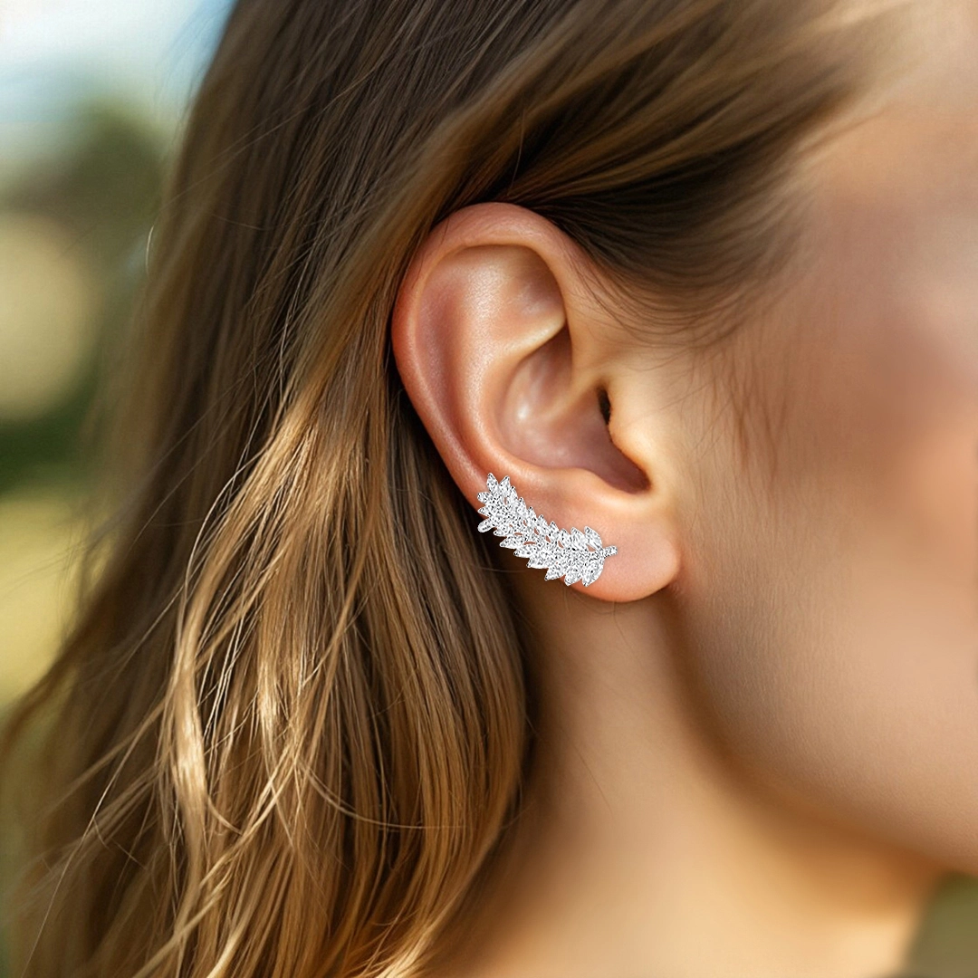 Brinco de Prata Leve Ear Cuff Ramo de Zircônias Cristal