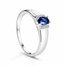 Anel De Formatura Com Zircônia Safira Oval E Zircônias Cristal