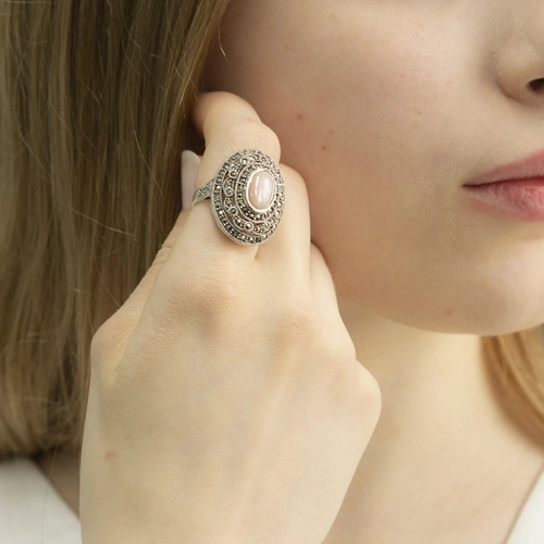 Anel Oval com Madrepérola Rosa e Marcassitas