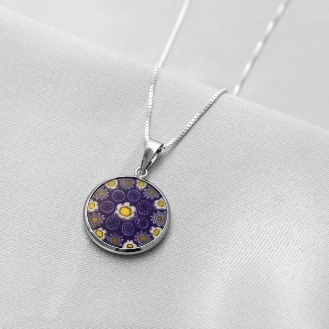 Gargantilha de Prata com Pingente em Murano Azul com Flor Amarela e Branca M