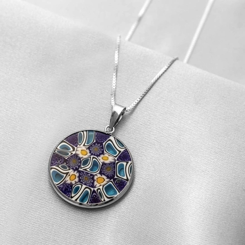 Gargantilha de Prata com Pingente em Murano Azul com Flor Branca e Amarela G