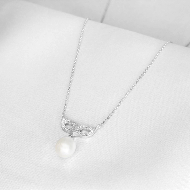 Gargantilha de Prata Máscara com Zircônia Cristal e Pérola Biwa