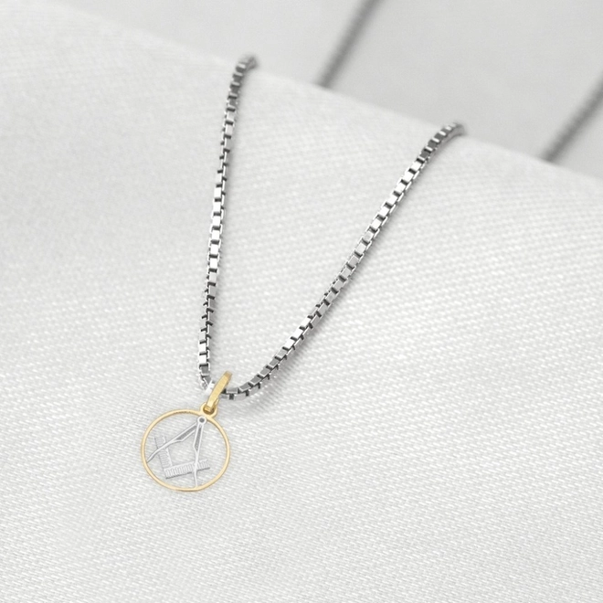 Corrente de Prata com Pingente de Formatura em Ouro 18k Profissão Arquitetura P