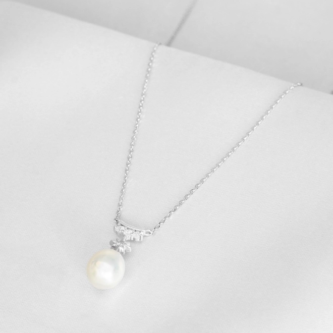 Gargantilha de Prata Estrela com Zircônias Cristal e Pérola Biwa