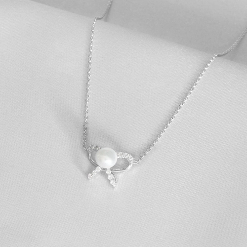 Gargantilha de Prata Laço com Zircônia Cristal e Pérola Biwa