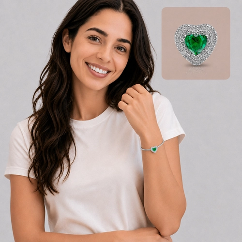Berloque Coração Com Zircônias Esmeralda e Cristal Cravejadas