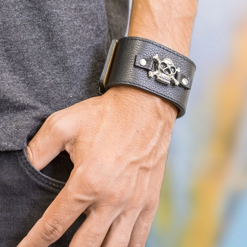 Bracelete De Aço em Couro Com Caveira