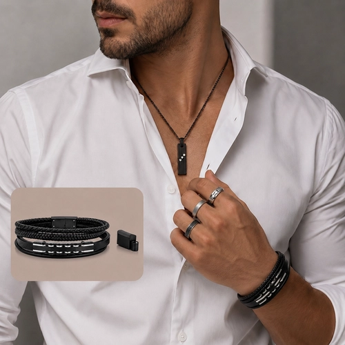 Bracelete com Quatro Fios e Placa Trabalhada