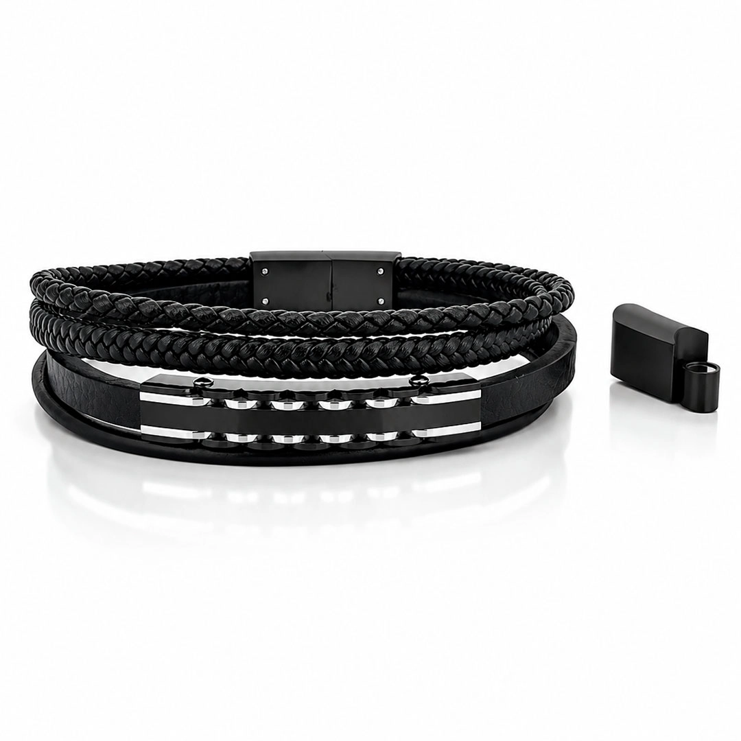Bracelete com Quatro Fios e Placa Trabalhada
