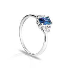 Anel De Formatura Com Zircônia Safira Retangular E Zircônias Cristal